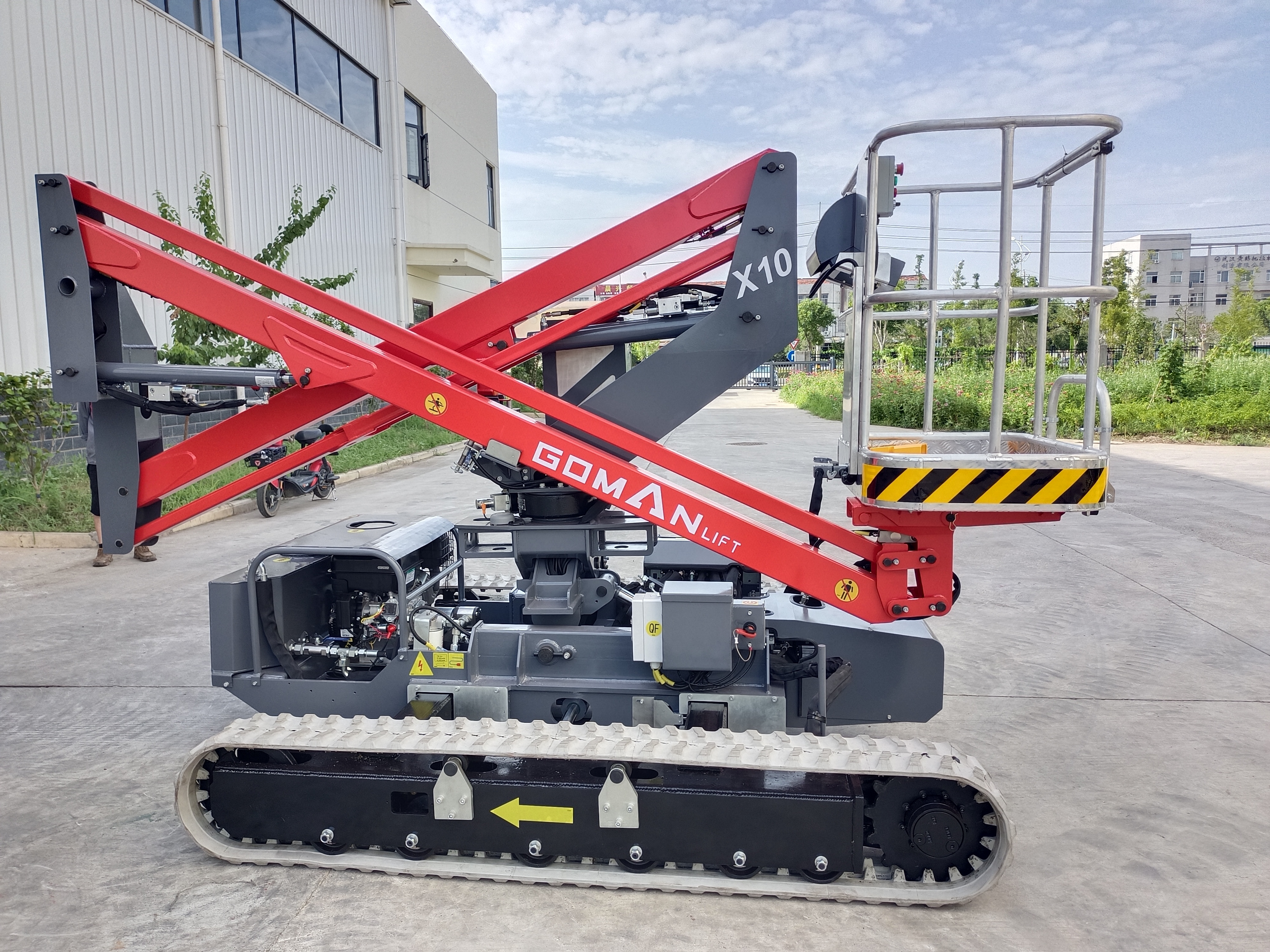 10m Crawler Boom Lift | Indoor & Narrow Space Solution | CE/ANSI Certified