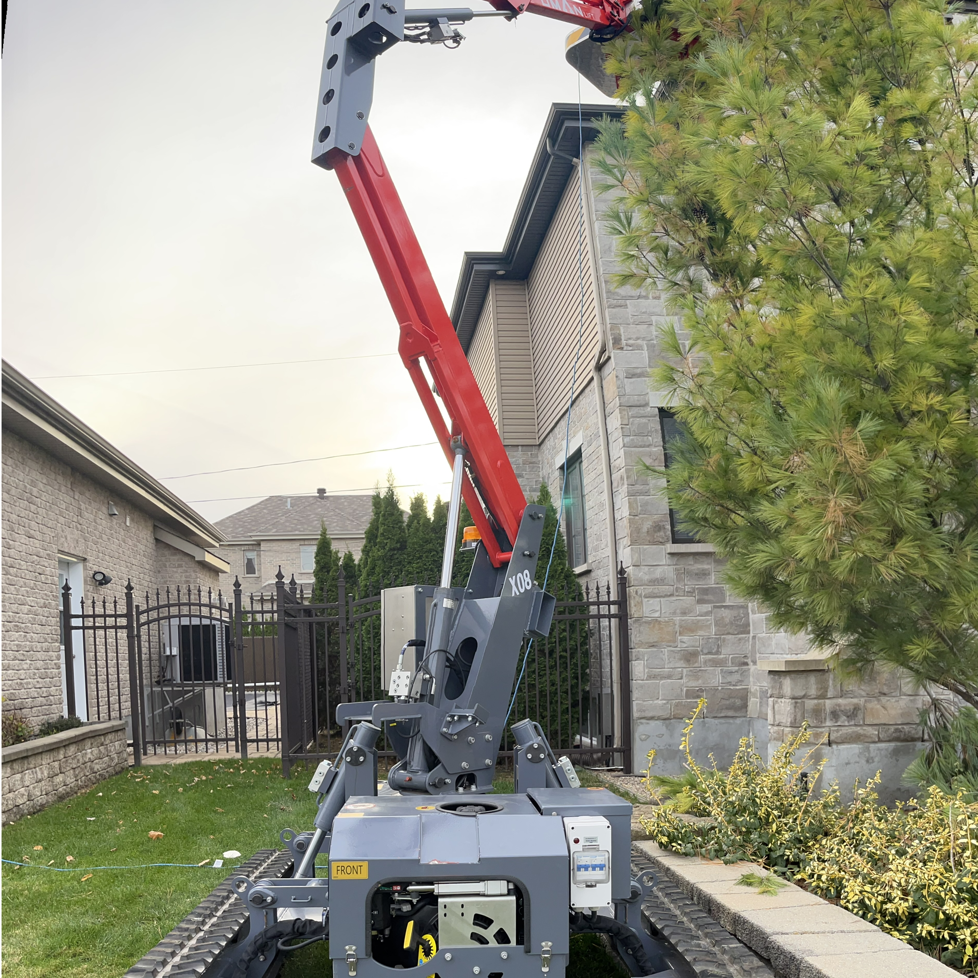 8m Crawler Boom Lift | Indoor & Narrow Space Solution | CE/ANSI Certified