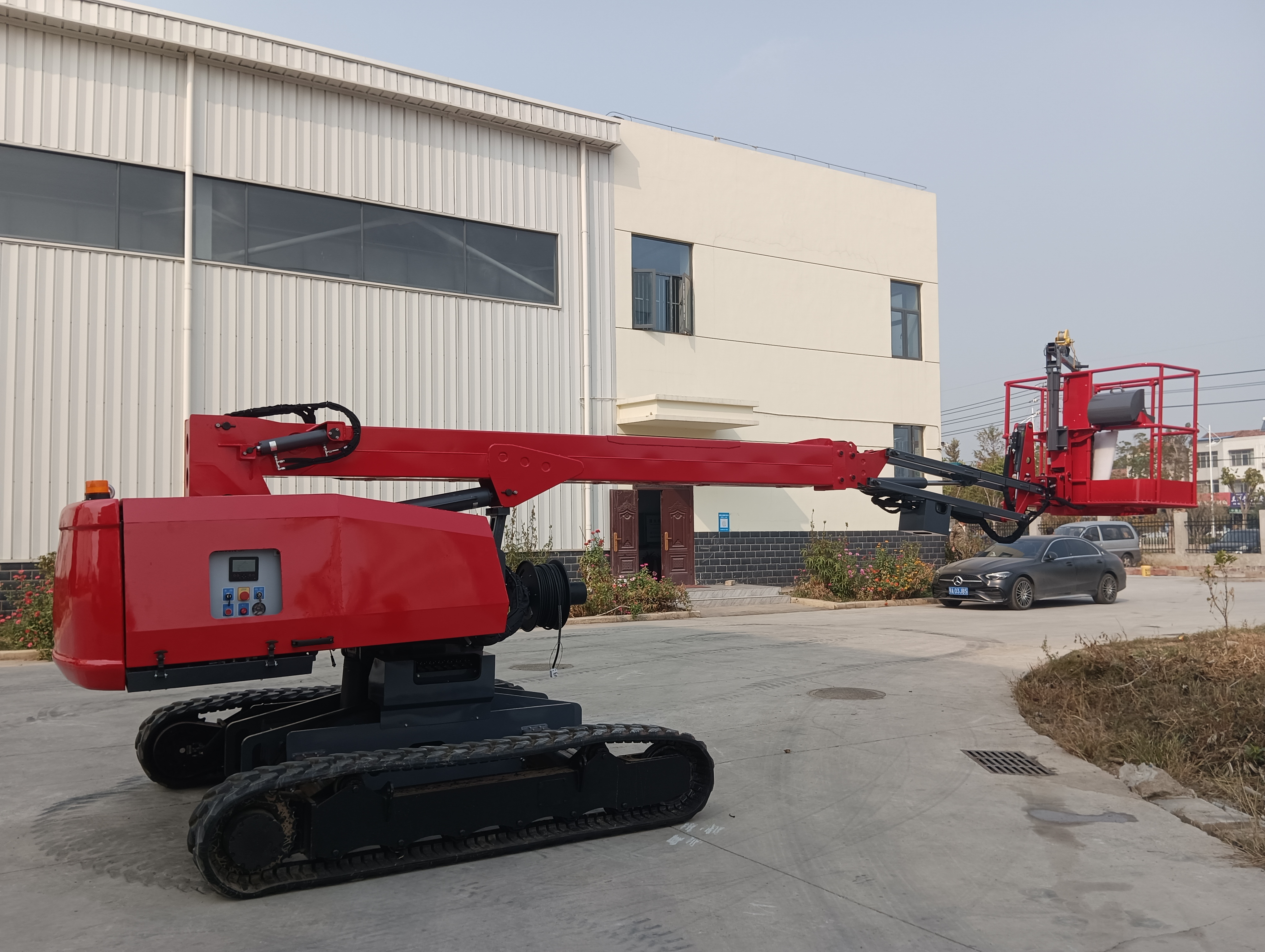 16m Crawler Boom Lift | Bi-leveling Tracked Lift | CE/ANSI Certified