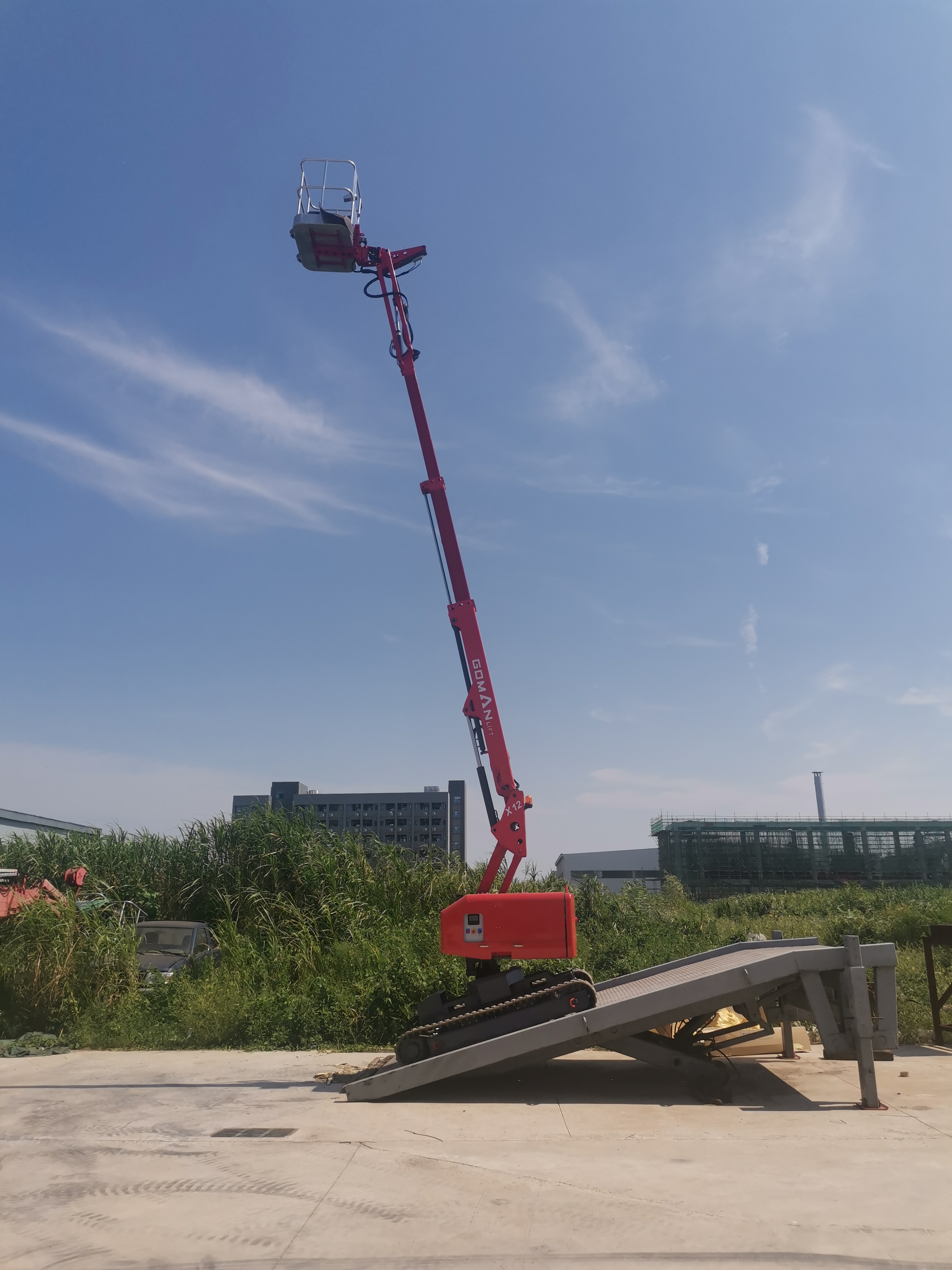 Crawler Boom Lift navigating uneven terrain
